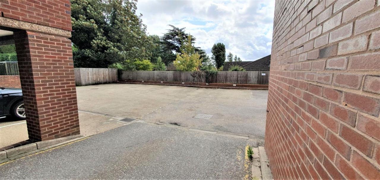 Cliftonville Heights - 2 Bed Home Away From Home Нортхамптън Екстериор снимка